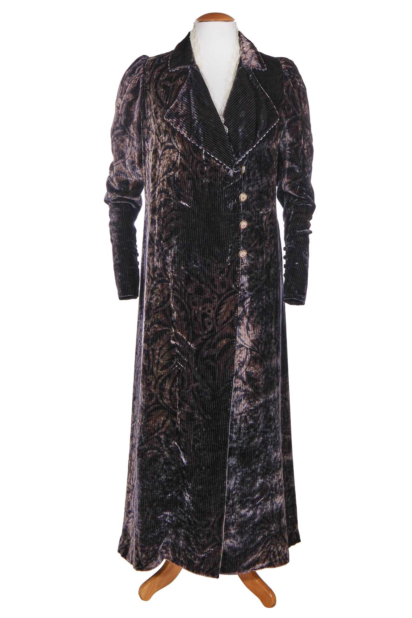 Lot 53 - Dame Judi Dench's ensemble as Princess Dragomiroff in the film 'Murder on the Orient Express', 2017