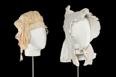 Lot 526 - A large group of white cotton lingerie, lace and others, mid 19th-early 20th century