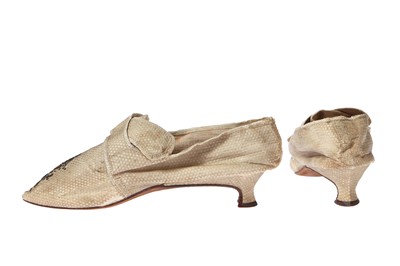 Lot 490 - A pair of ivory-figured silk shoes, circa 1795