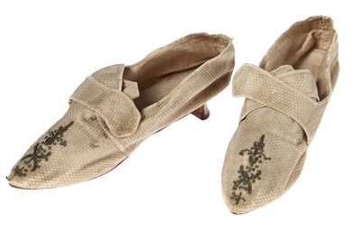 Lot 490 - A pair of ivory-figured silk shoes, circa 1795