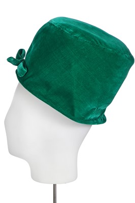 Lot 355 - A Christian Dior hat in emerald-green velvet, circa 1960