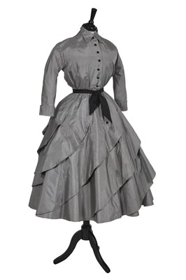 Lot 97 - A Jacques Griffe couture hound's tooth checked silk day/dinner dress, 1950-51