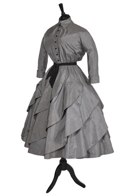 Lot 97 - A Jacques Griffe couture hound's tooth checked silk day/dinner dress, 1950-51