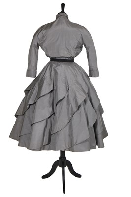 Lot 97 - A Jacques Griffe couture hound's tooth checked silk day/dinner dress, 1950-51