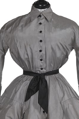 Lot 97 - A Jacques Griffe couture hound's tooth checked silk day/dinner dress, 1950-51
