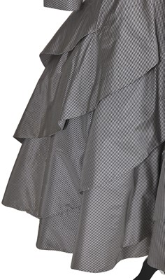 Lot 97 - A Jacques Griffe couture hound's tooth checked silk day/dinner dress, 1950-51