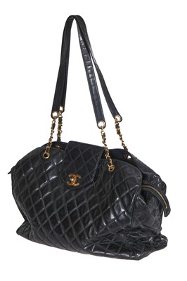 Lot 21 - A Chanel quilted vinyl jumbo bag, 1980s-early 90s