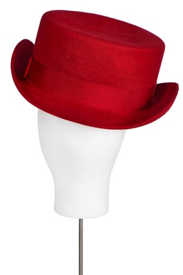 Lot 249 - A Vivienne Westwood red felt 'John Bull' hat, 'Harris Tweed' collection, Autumn-Winter 1987-88