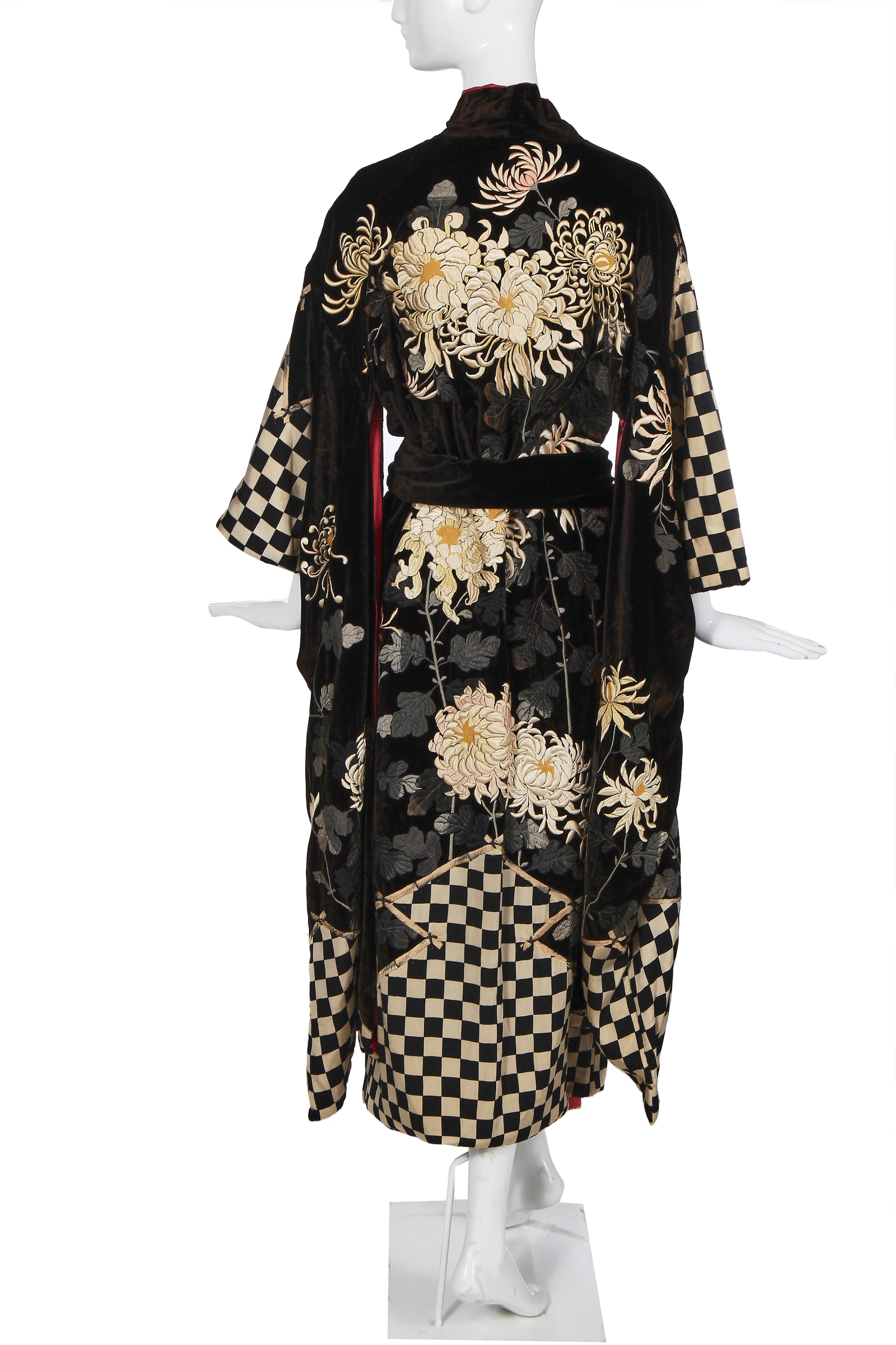 最終決算 499 Lot - Japanese kimono, velvet embroidered fine A その他