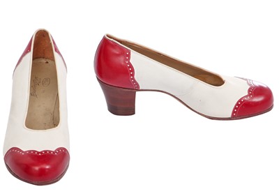 Lot 333 - A group of day bags and accessories, 1920s-1940s