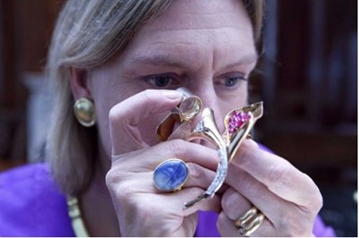 Lot 84 - Joanna Hardy: personal guided tour of the jewellery gallery at the Victoria & Albert Museum London, for two guests
