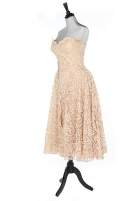 Lot 432 - A Jean Dessès couture peach lace cocktail...