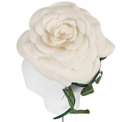 Lot 321 - A fine Christian Dior white camellia blossom hat, 1955-60