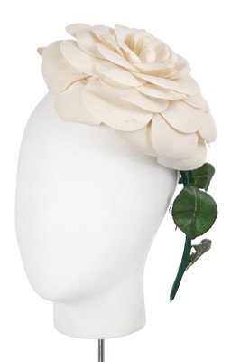 Lot 321 - A fine Christian Dior white camellia blossom hat, 1955-60
