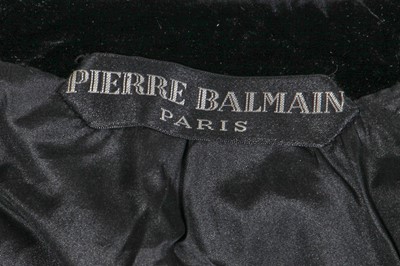 Lot 451 - A Pierre Balmain haute couture black velvet cocktail ensemble, circa 1955