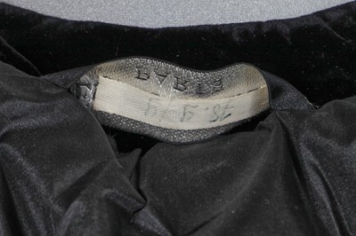 Lot 451 - A Pierre Balmain haute couture black velvet cocktail ensemble, circa 1955