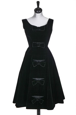 Lot 451 - A Pierre Balmain haute couture black velvet cocktail ensemble, circa 1955