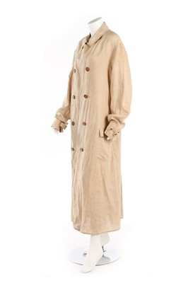 Lot 471 - An ecru linen summer motoring coat, circa 1910,...