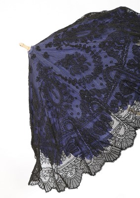 Lot 489 - A carriage parasol, circa 1860, with blue...