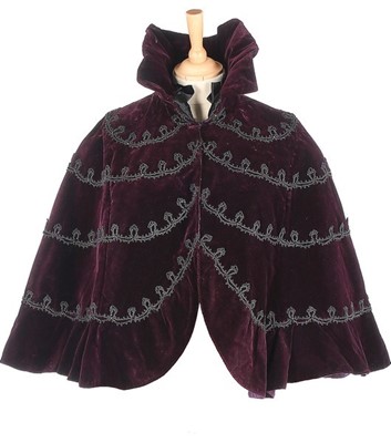 Lot 140 - A Maison Worth purple velvet capelet, circa...