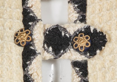 Lot 18 - A fine Chanel waffle-weave bouclé tweed jacket, 'Paris-Salzburg' collection, Métiers d'Art, Pre-Fall 2015