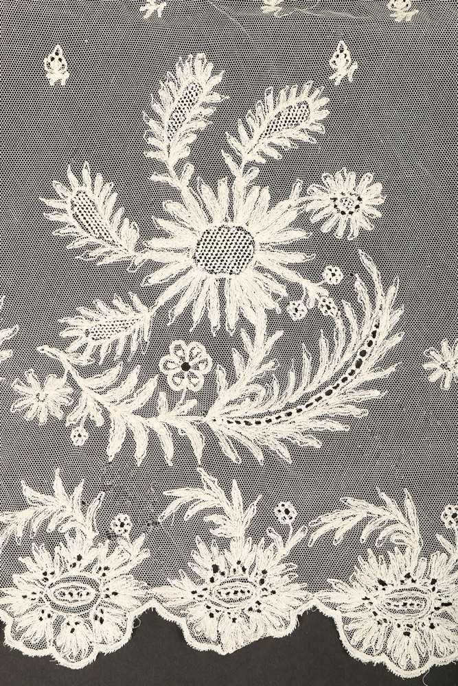 Lot 527 - A group of lace and bonnets, mainly mid-late