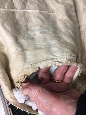 Lot 421 - A Cantonese embroidered robe à l'Anglaise, 1780s