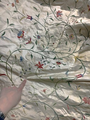 Lot 421 - A Cantonese embroidered robe à l'Anglaise, 1780s