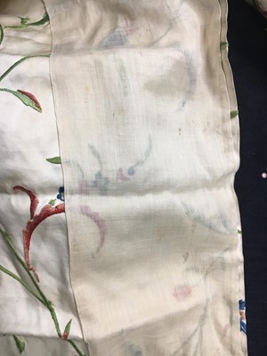 Lot 421 - A Cantonese embroidered robe à l'Anglaise, 1780s