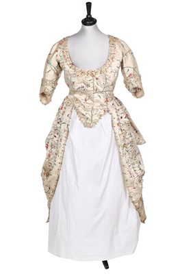 Lot 421 - A Cantonese embroidered robe à l'Anglaise, 1780s