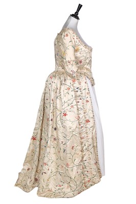 Lot 421 - A Cantonese embroidered robe à l'Anglaise, 1780s