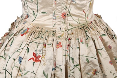 Lot 421 - A Cantonese embroidered robe à l'Anglaise, 1780s
