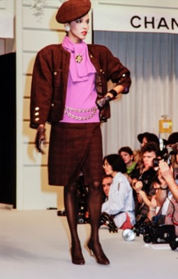 Lot 9 - A Chanel black and midnight blue tweed suit, Autumn-Winter 1985-86