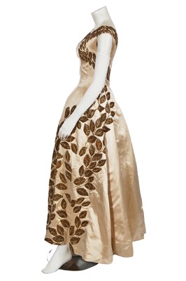 Lot 461 - A Norman Hartnell couture ivory satin evening gown, mid-1950s