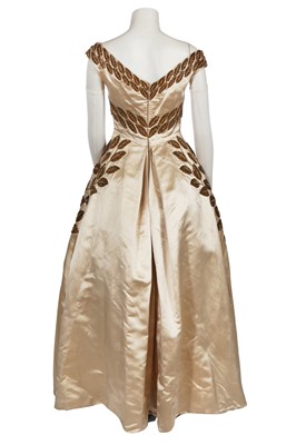 Lot 461 - A Norman Hartnell couture ivory satin evening gown, mid-1950s