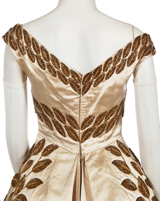Lot 461 - A Norman Hartnell couture ivory satin evening gown, mid-1950s