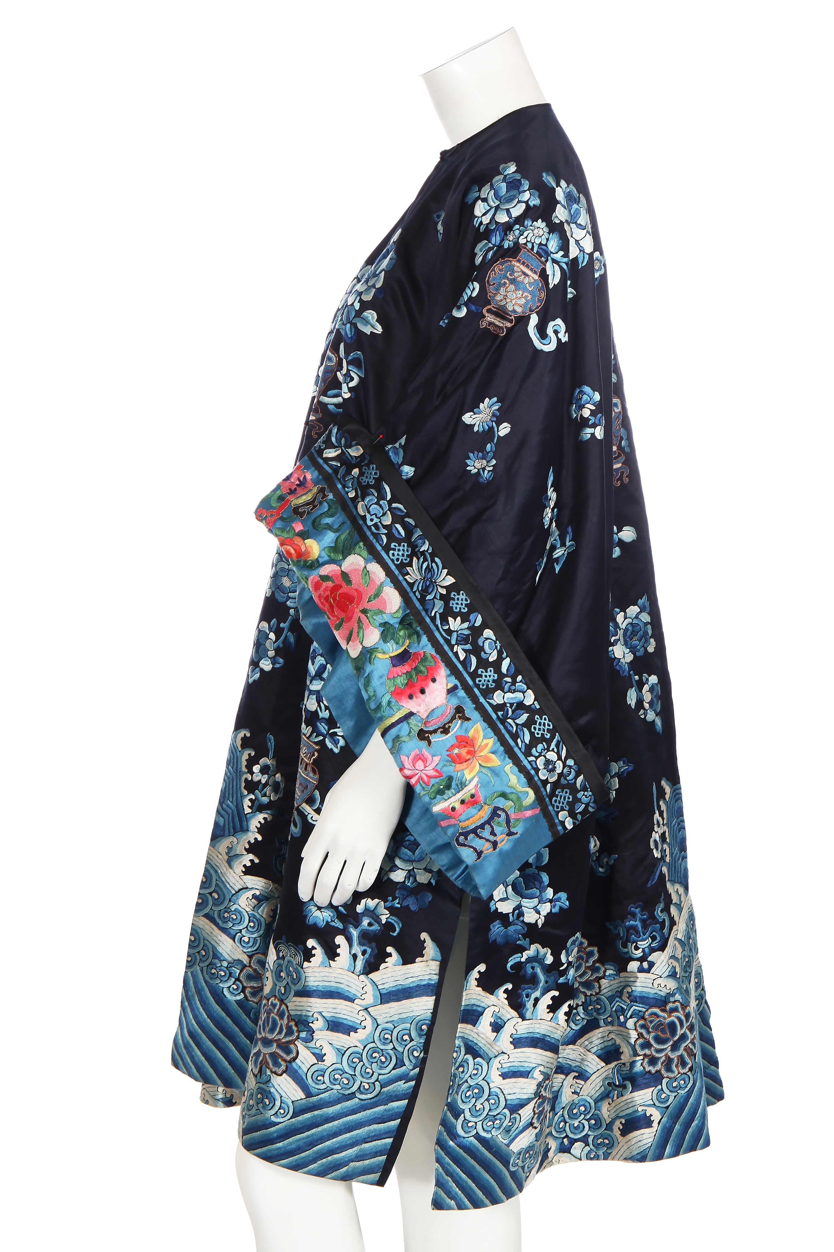 Lot 529 - A Han woman's informal coat, waitao, Chinese,