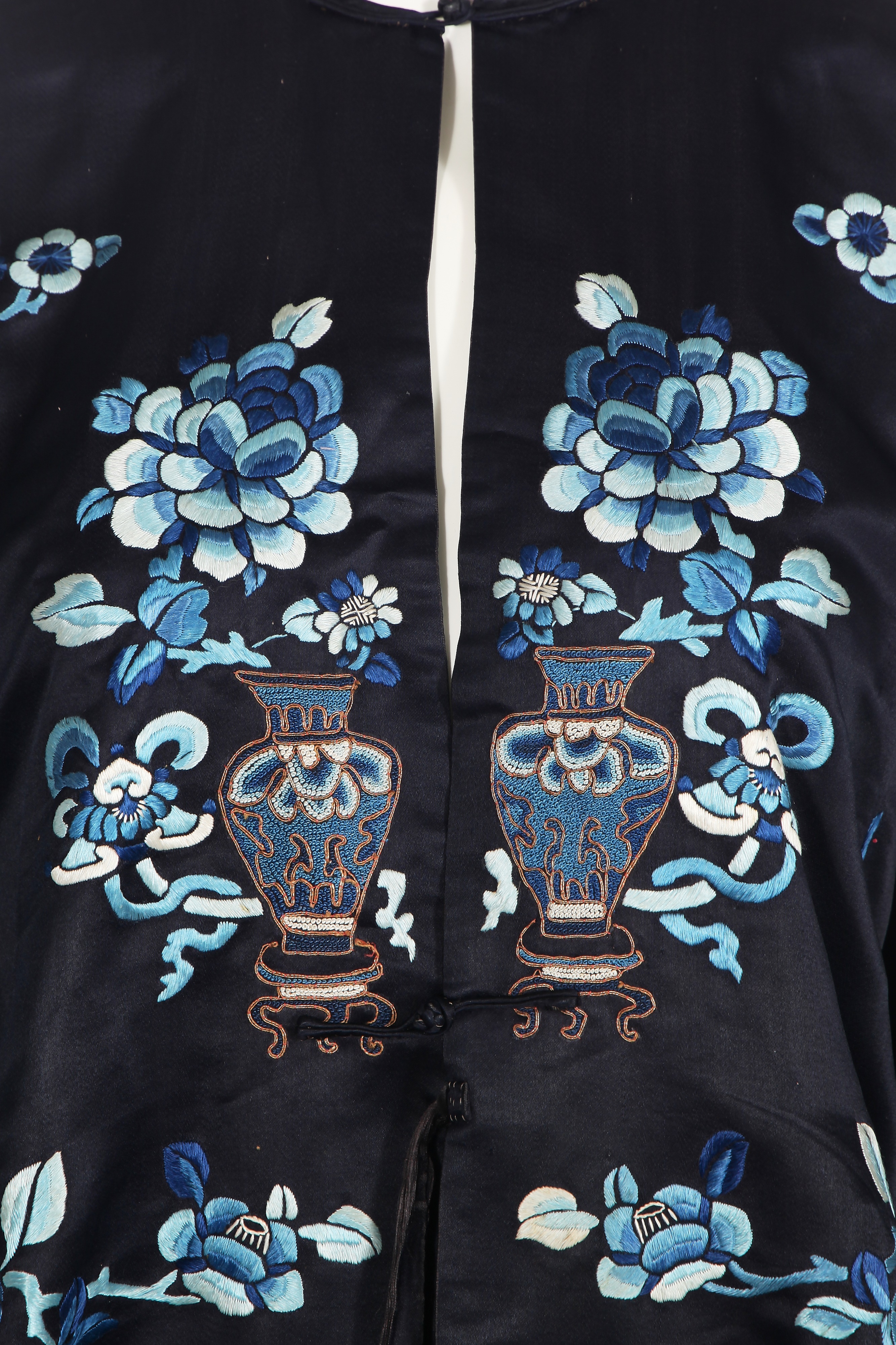 Waitao Lot 529 - A Han woman's informal coat, waitao, Chinese,