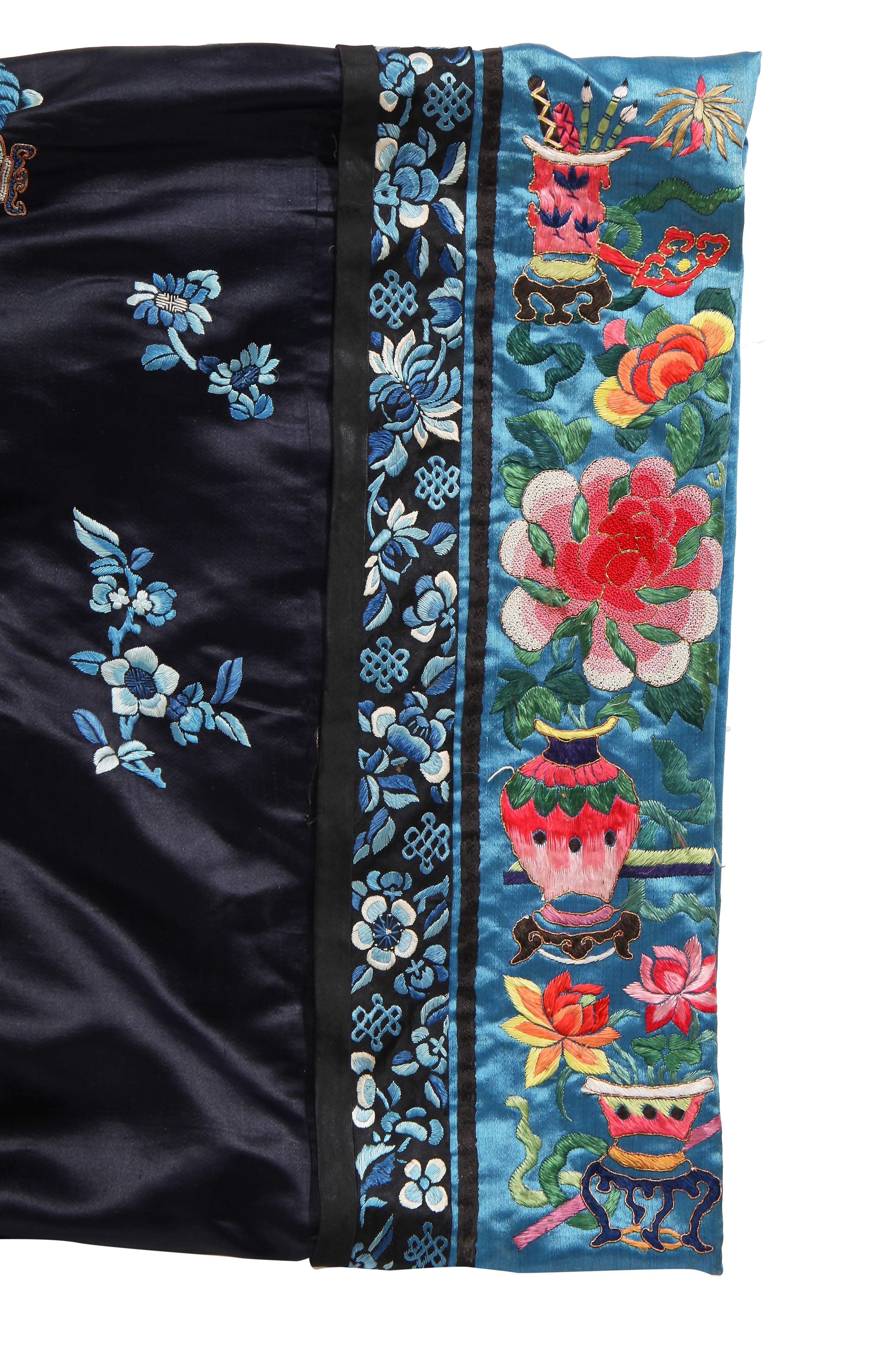 Lot 529 - A Han woman's informal coat, waitao, Chinese,