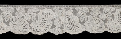 Lot 492 - Mechlin bobbin lace, 18th century, including a...