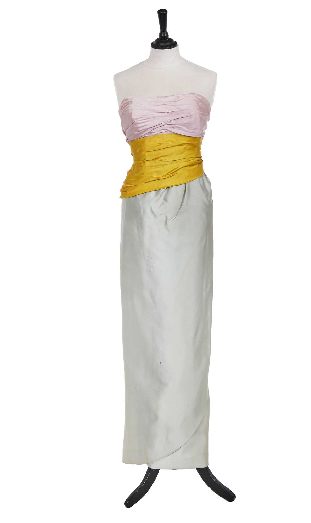 Lot 379 - A Pierre Balmain haute couture tricolour sheath, late 1950s