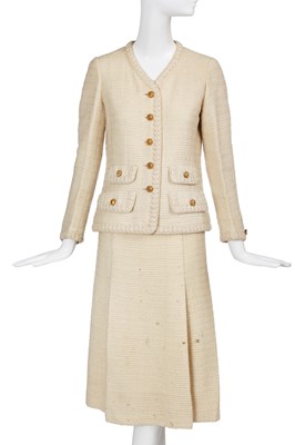 Lot 51 - A Chanel haute couture by Jean Cazaubon and Yvonne Dudel cream wool suit, circa 1977