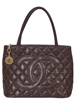 Lot 52 - A Chanel brown caviar leather handbag, 1997-99