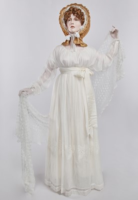 Lot 8 - An Indian muslin robe en chemise, French, circa 1798