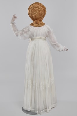Lot 8 - An Indian muslin robe en chemise, French, circa 1798