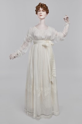 Lot 8 - An Indian muslin robe en chemise, French, circa 1798