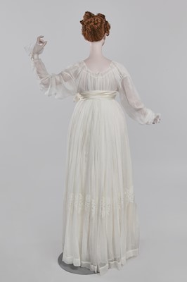 Lot 8 - An Indian muslin robe en chemise, French, circa 1798