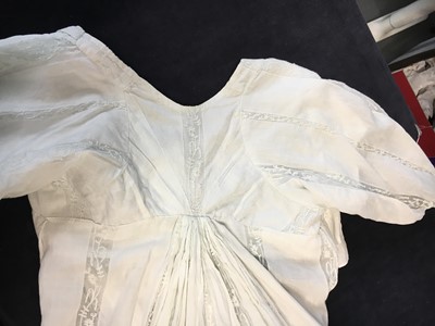 Lot 4 - A white linen and lace gown with long train American, circa 1798-1800