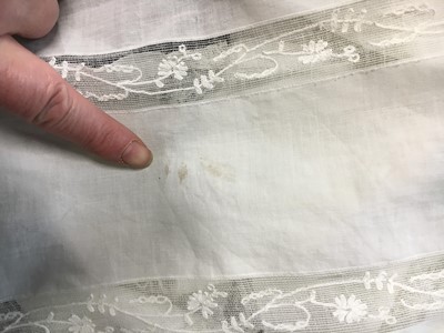 Lot 4 - A white linen and lace gown with long train American, circa 1798-1800