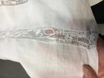 Lot 4 - A white linen and lace gown with long train American, circa 1798-1800